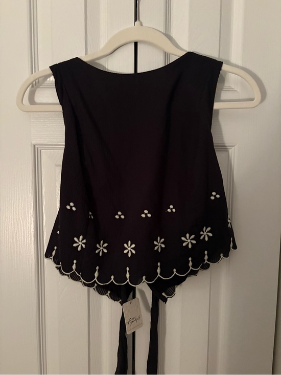 Free People Tops - Free People Black Embroidered Scallop Hem Crop Top